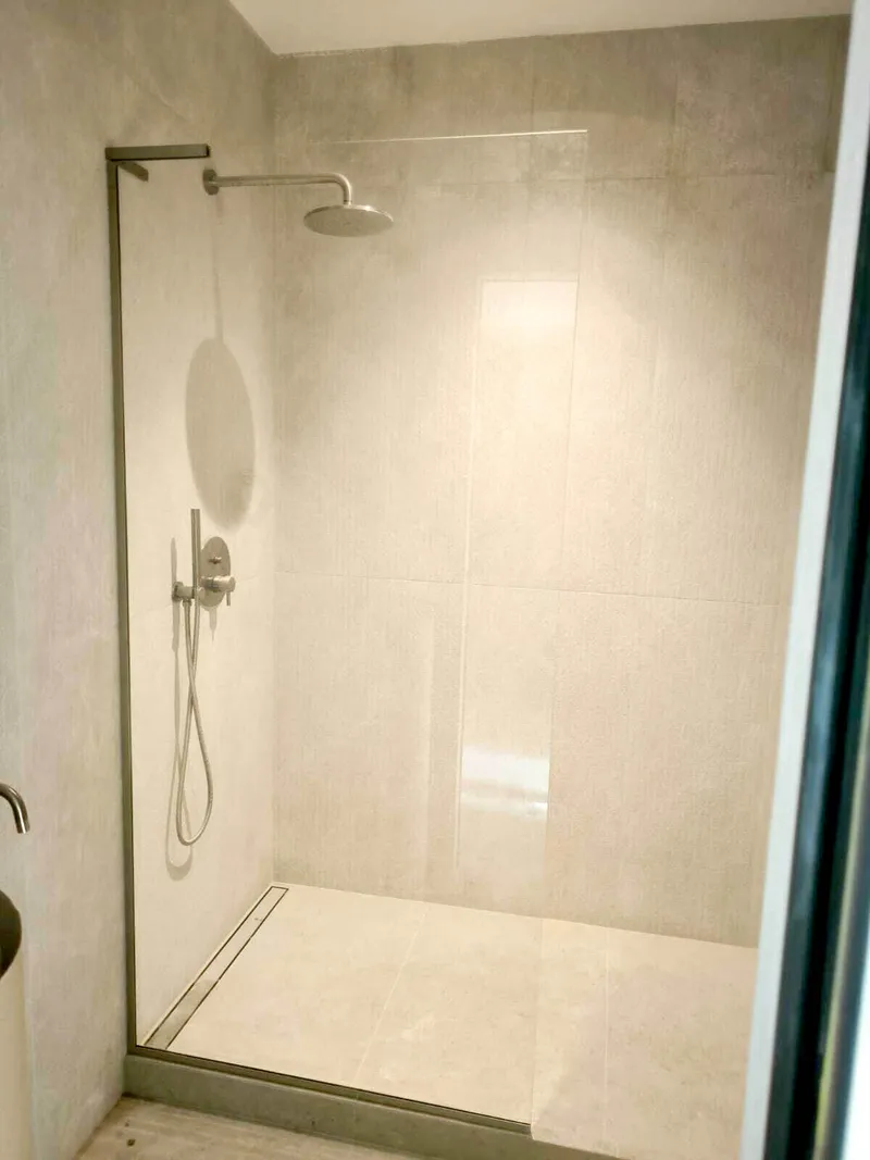 Без двери. Walk-in. Стандартное стекло. Фурнитура Оруж.сталь.